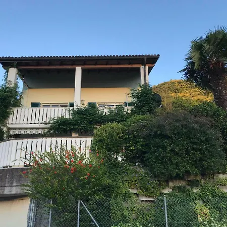 Semesterbostad Casa Al Castagno Gambarogno